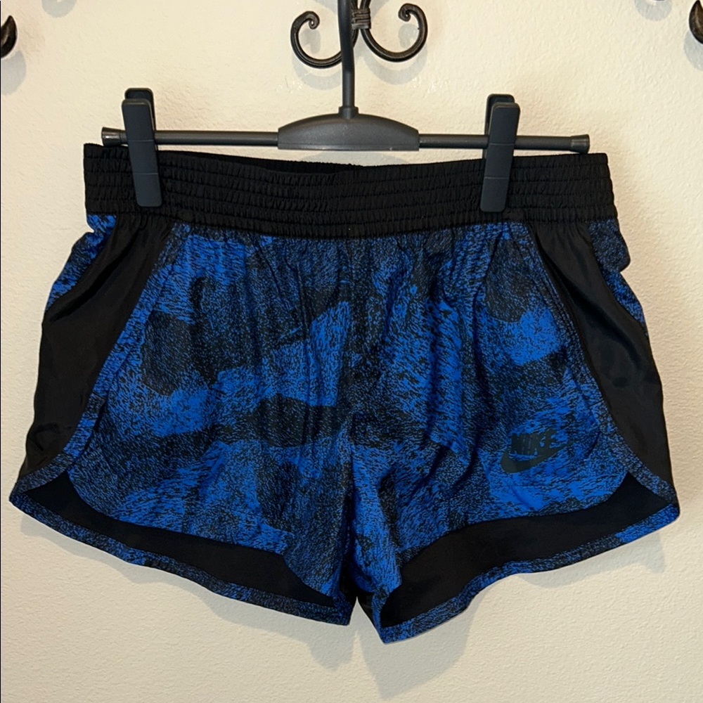 NIKE ELASTIC WAIST RUNNING SHORTS SIZE MEDIUM